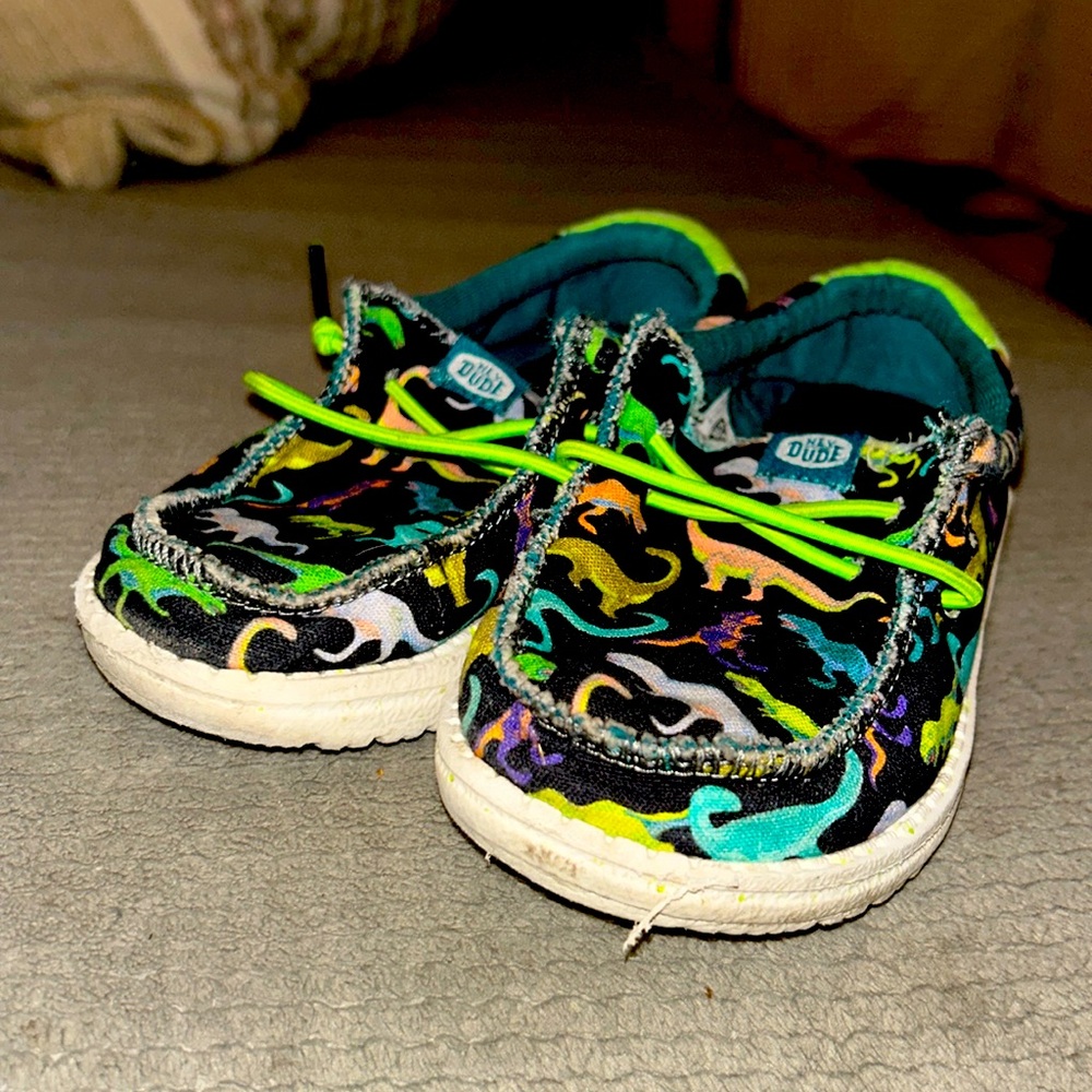 Toddler size 9 dinosaur hey dudes